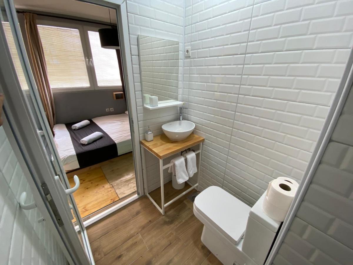 Mickitos Hostel & Apartments Szkopje Kültér fotó