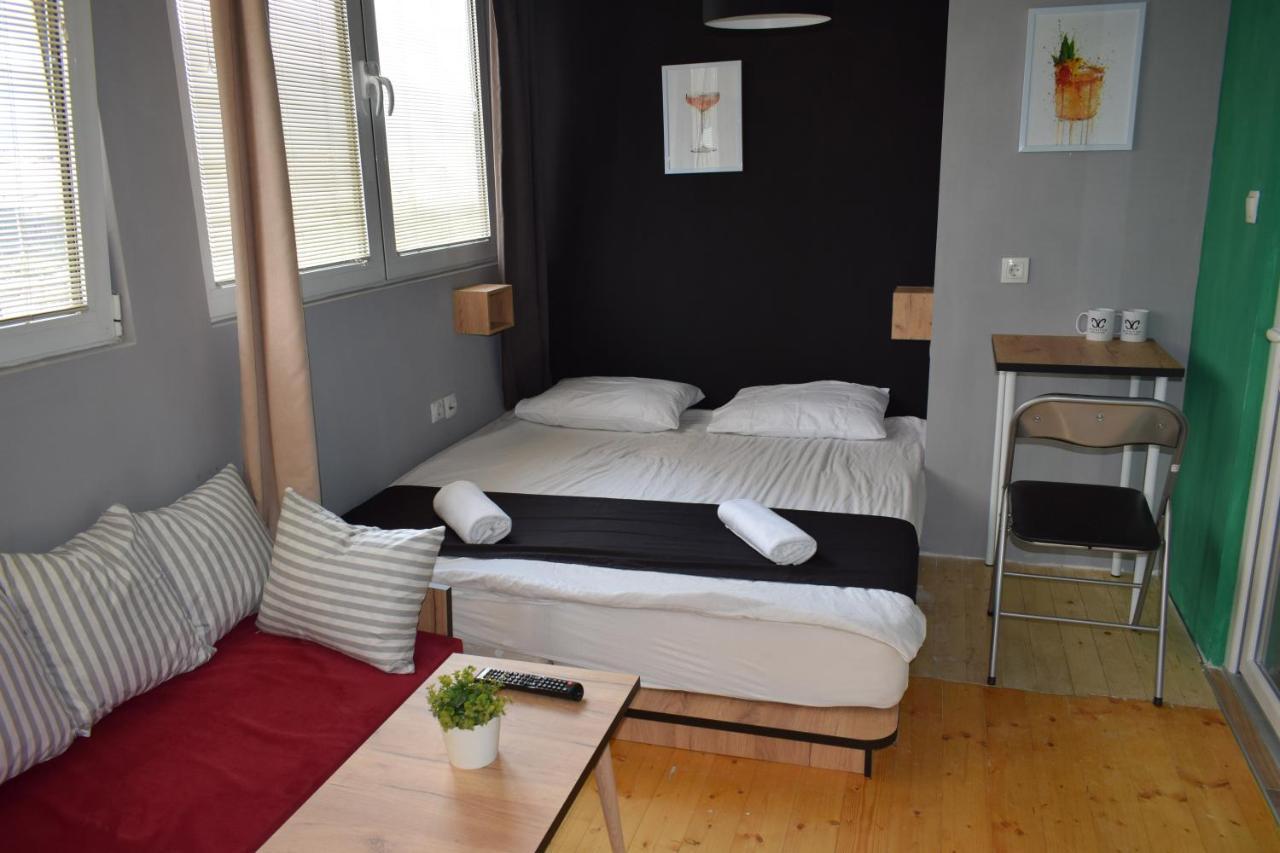 Mickitos Hostel & Apartments Szkopje Kültér fotó