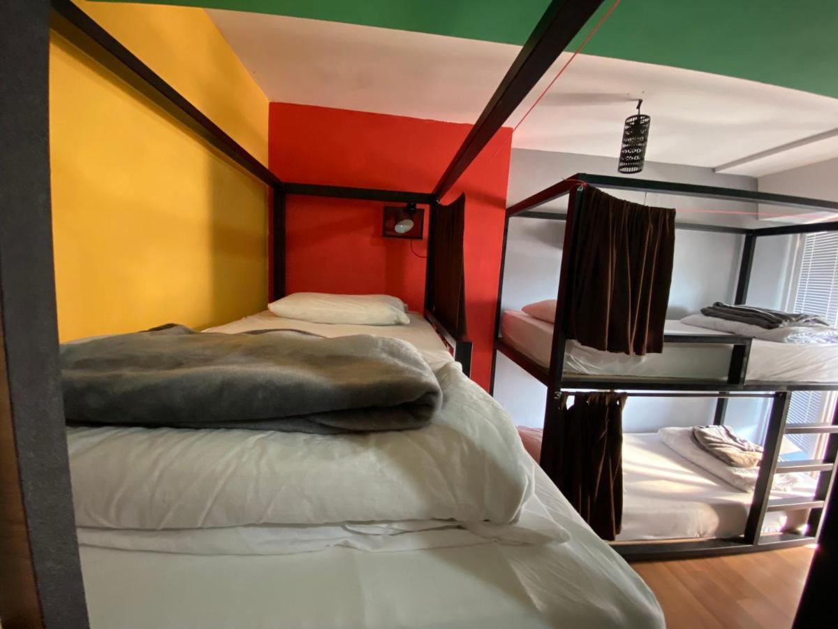 Mickitos Hostel & Apartments Szkopje Kültér fotó