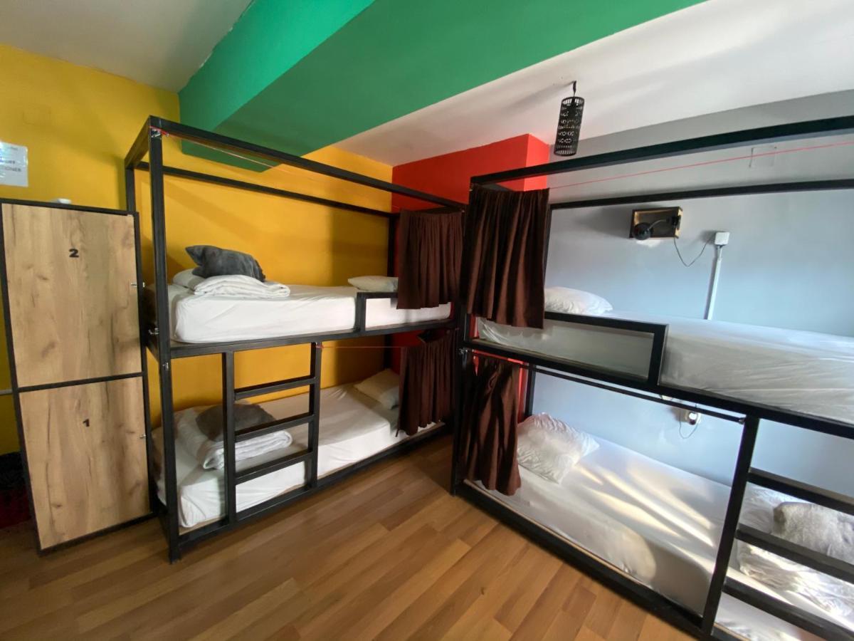 Mickitos Hostel & Apartments Szkopje Kültér fotó