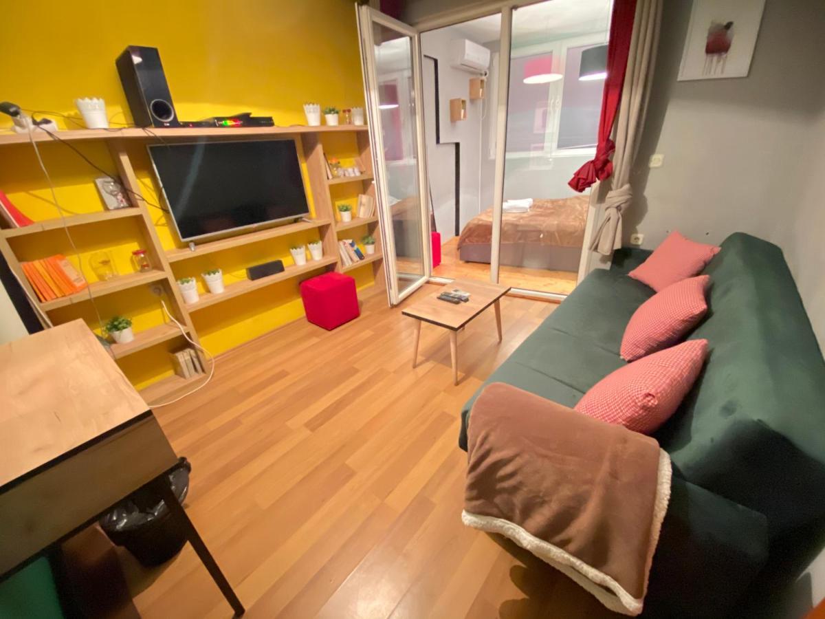 Mickitos Hostel & Apartments Szkopje Kültér fotó
