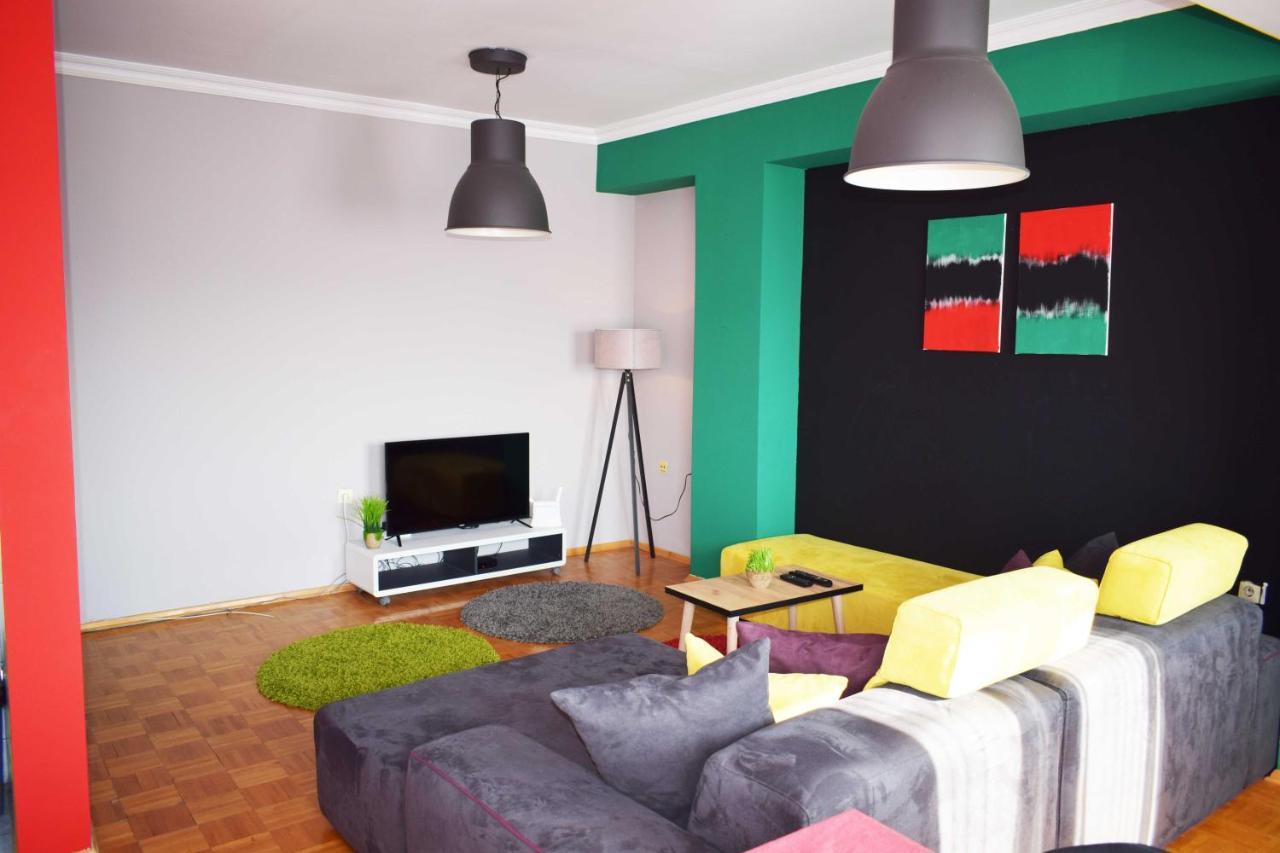 Mickitos Hostel & Apartments Szkopje Kültér fotó