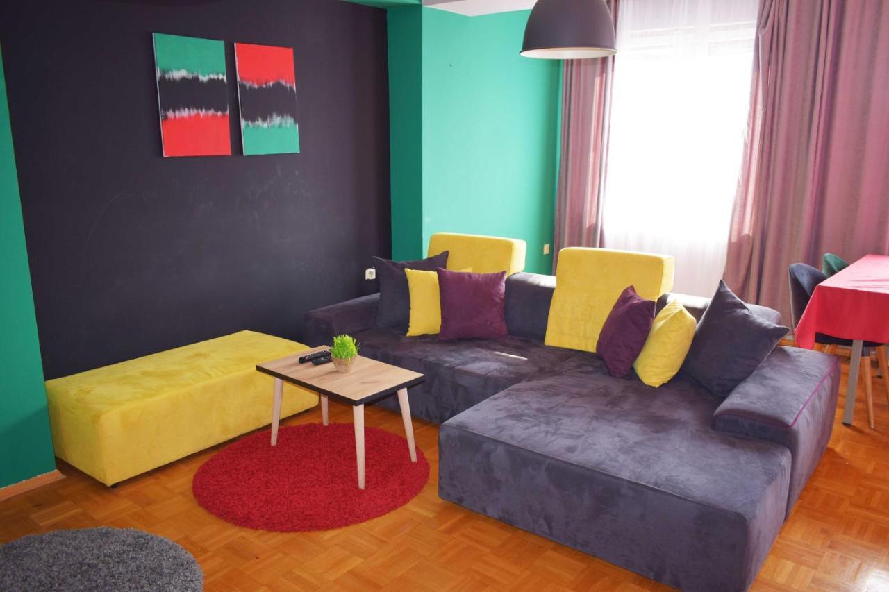 Mickitos Hostel & Apartments Szkopje Kültér fotó