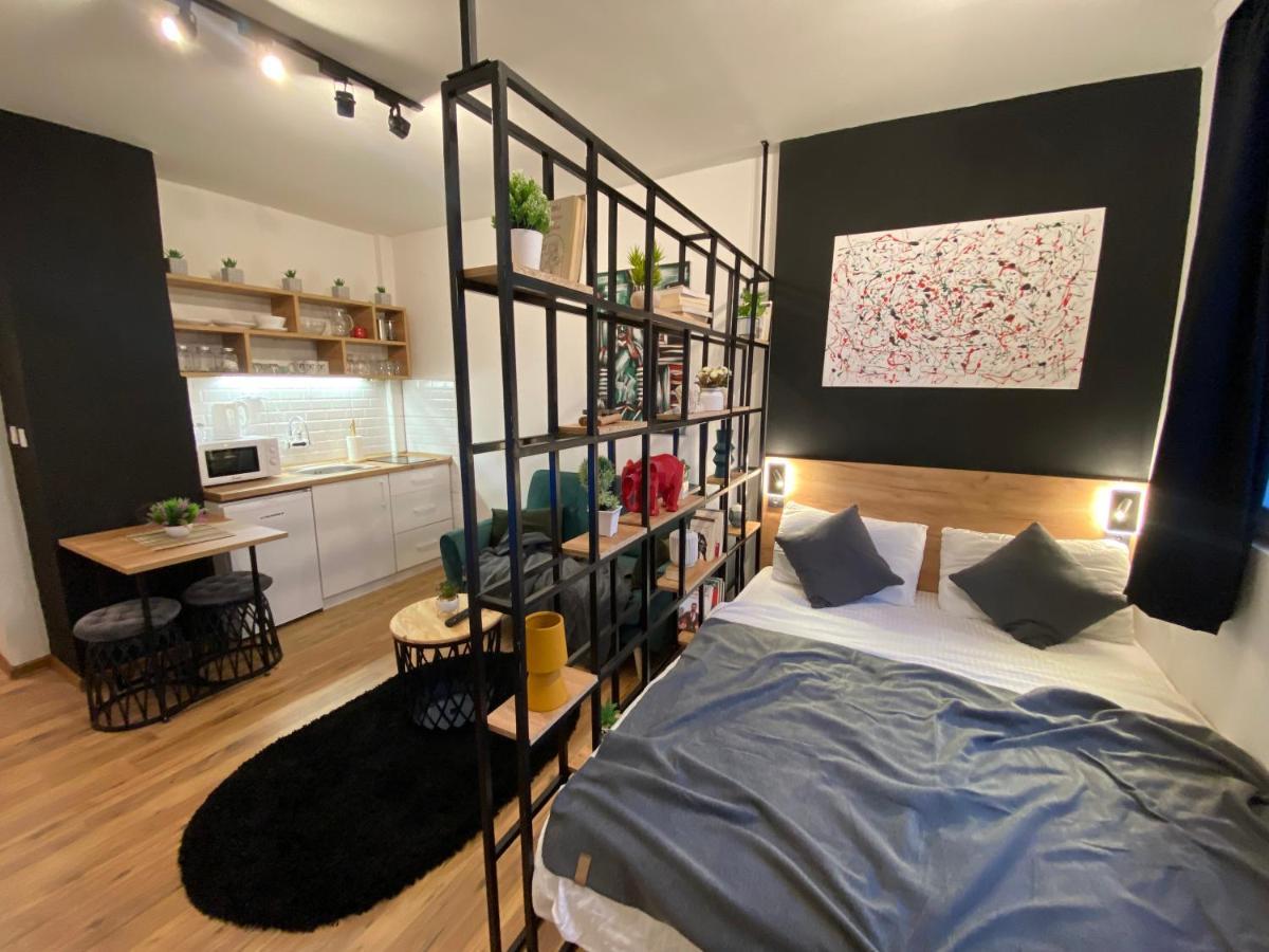 Mickitos Hostel & Apartments Szkopje Kültér fotó